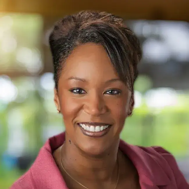 Headshot of Alexis Thomas