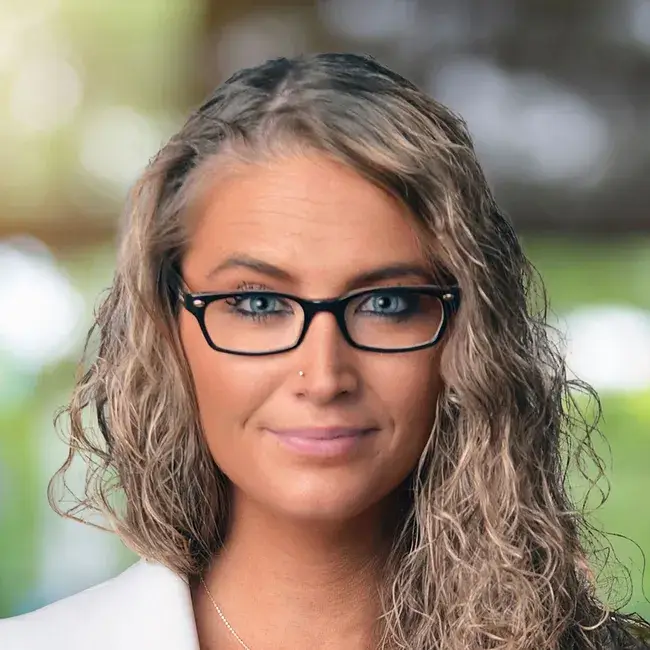 Headshot of Lauryn Pennock