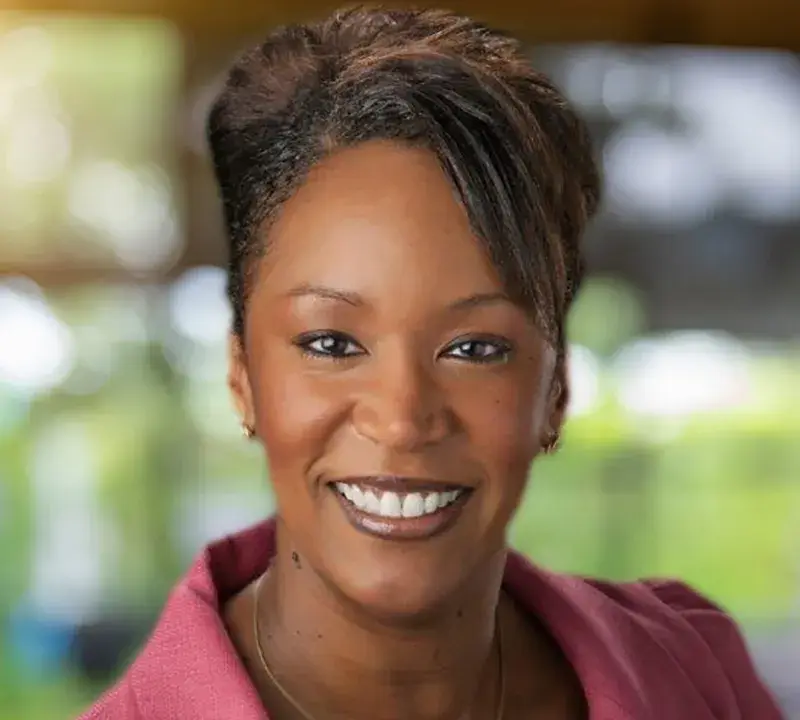 Headshot of Alexis Thomas