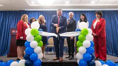VACU Celebrates opening of Financial Success Center at Radford University with ribbon cutting
