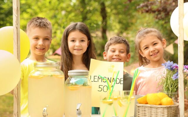 Children work together at lemonade stand 978b8d064138018a1dfad71b9882dd21