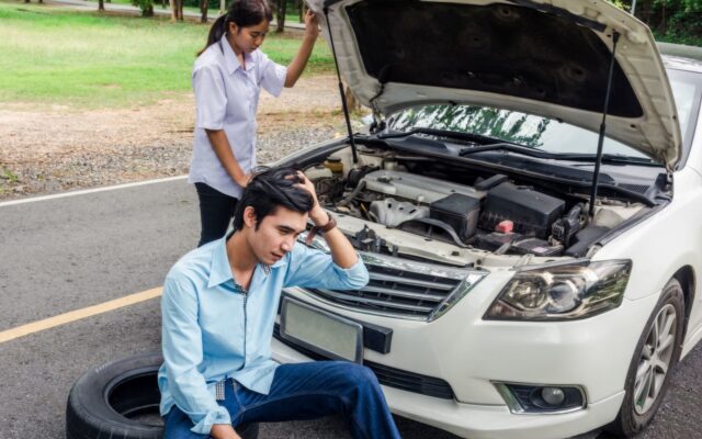 Couple car break down 978b8d064138018a1dfad71b9882dd21