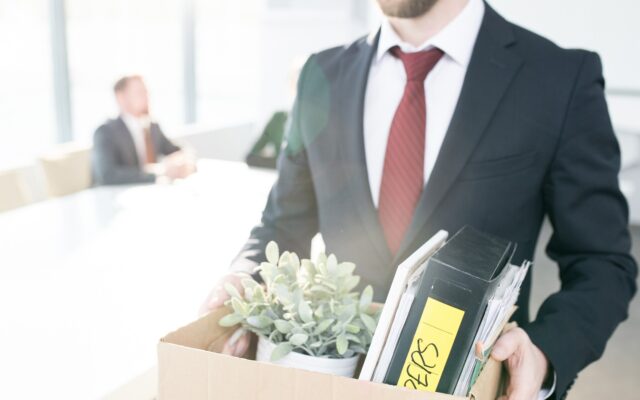 Man packs up and leaves office after being laid offjpeg 978b8d064138018a1dfad71b9882dd21