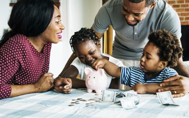 Parents help children count money in piggy bank 978b8d064138018a1dfad71b9882dd21